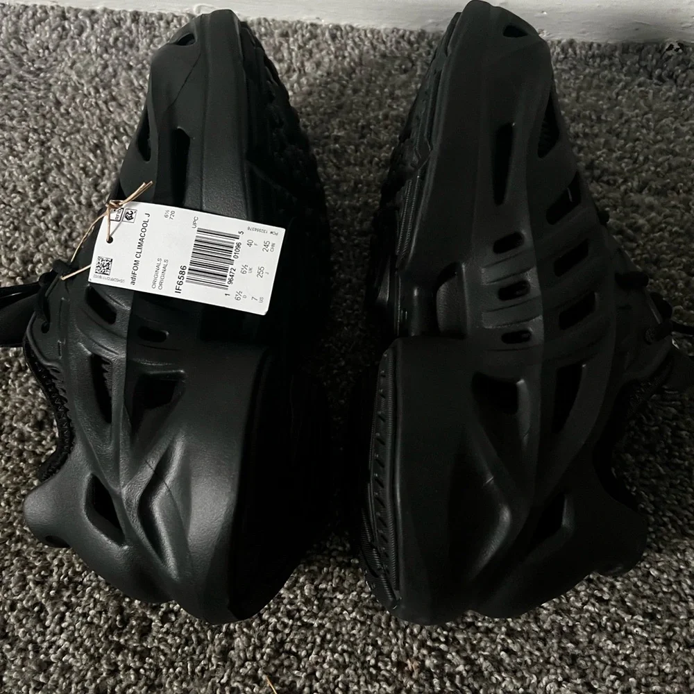New Adidas Black Climacool Athletic Shoes - Picture 4 of 6
